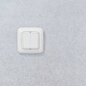 Shelly Plug & Play BLU Wall Switch 4 Adapter Busch-Jaeger Weiß