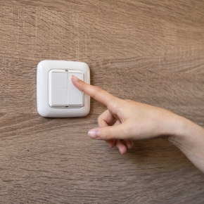 Shelly Plug & Play BLU Wall Switch 4 Adapter Busch-Jaeger Weiß
