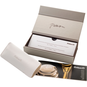 Pelikan Füllhalter M205 Blau-Marm. M Geschenkbox