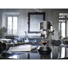 De Longhi Dedica EC685.BK Kaffeemaschine mit Cappuccinatore black