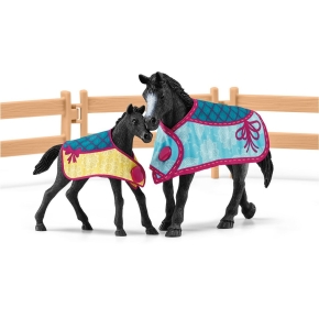 Schleich Horse Club 42611 Pferdebox mit Stute und Fohlen