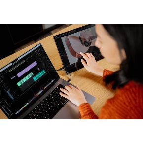 Verbatim PMT-17 4K Portable Touchscreen Monitor 17.3 4K UHD