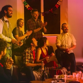 Philips Hue Gradient Signe Stehleuchte schwarz