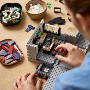 LEGO Creator Expert - Queer Eye – Das Loft der Fab 5