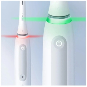 Oral-B iO Series 4 *Quite White* mit Reiseetui